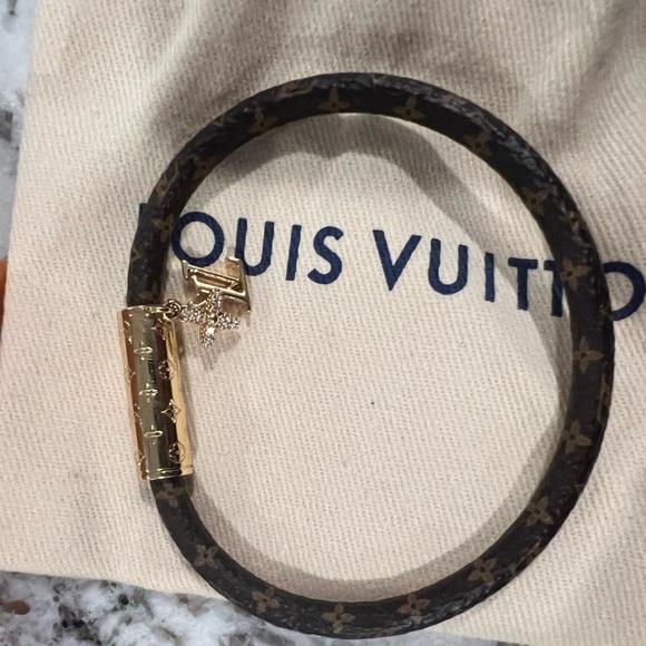 NWT Louis Vuitton signature diamond charm bracelet - Picture 2 of 4